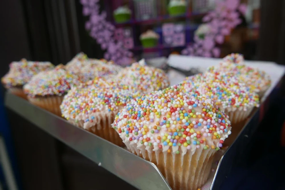 notting-hill-april-2019-pinata-cupcakes-tray-13-rev0-1000x-jpg-6439d87e86d9b584844572.webp